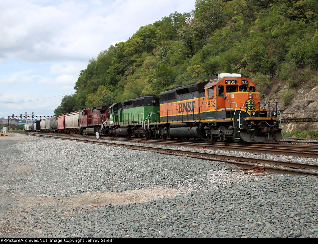 BNSF 1833